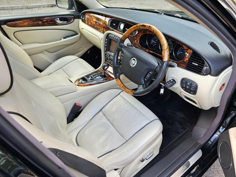 JAGUAR XJ