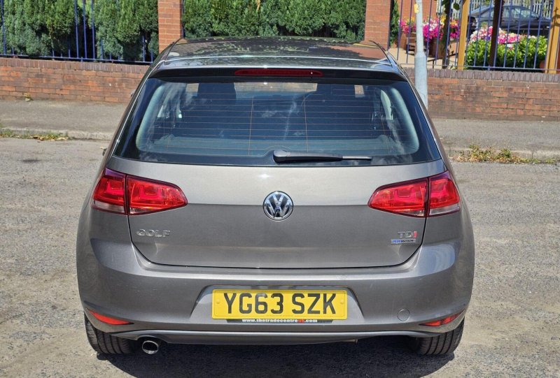 VOLKSWAGEN GOLF