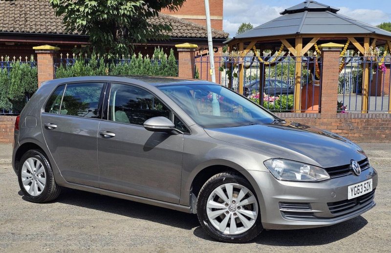VOLKSWAGEN GOLF