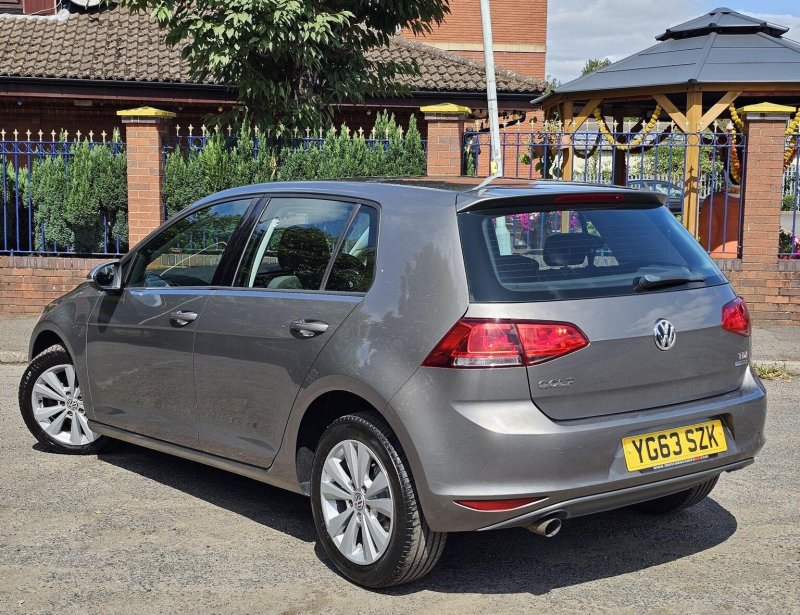 VOLKSWAGEN GOLF