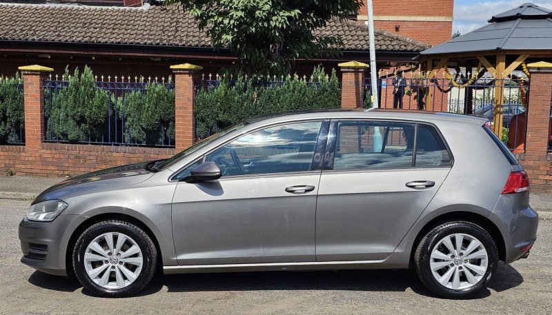VOLKSWAGEN GOLF