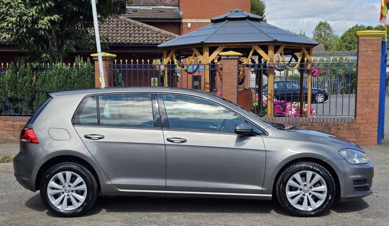 VOLKSWAGEN GOLF