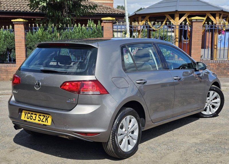 VOLKSWAGEN GOLF