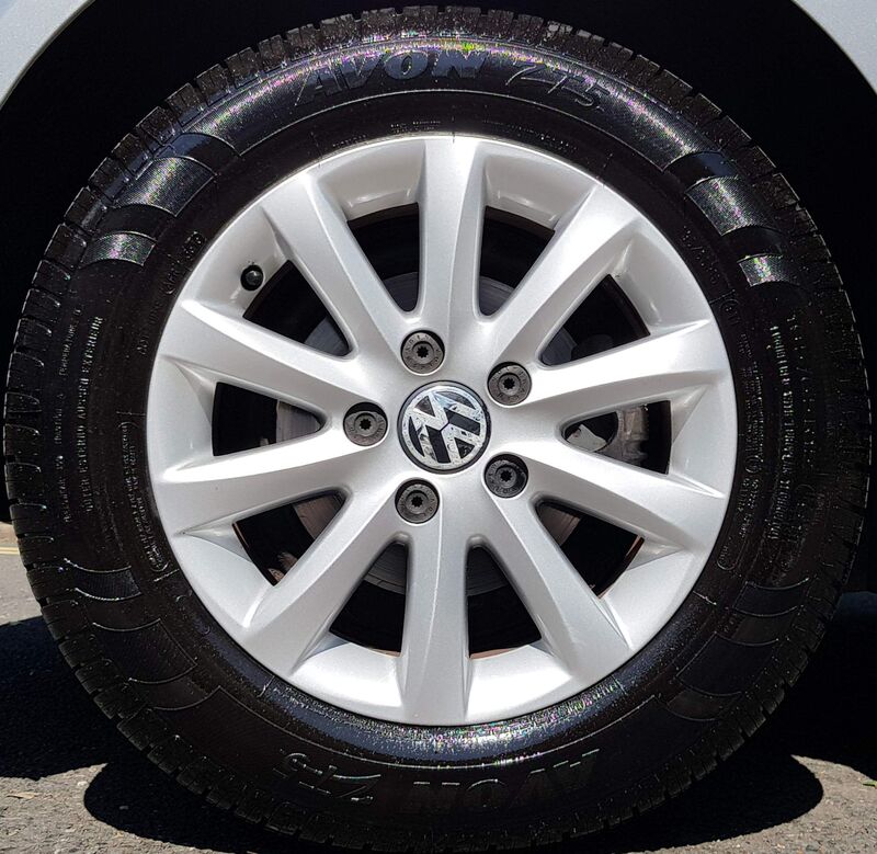 VOLKSWAGEN GOLF