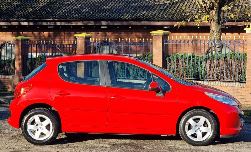 PEUGEOT 207