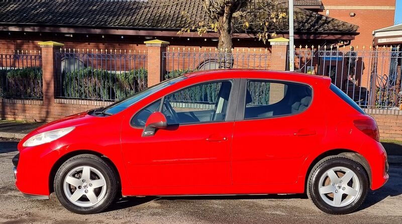 PEUGEOT 207