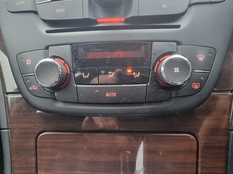 VAUXHALL INSIGNIA