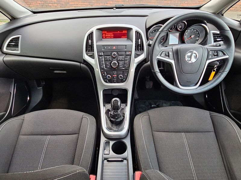 VAUXHALL ASTRA