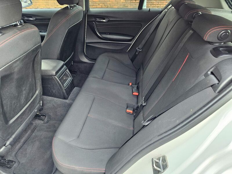 BMW 1 SERIES
