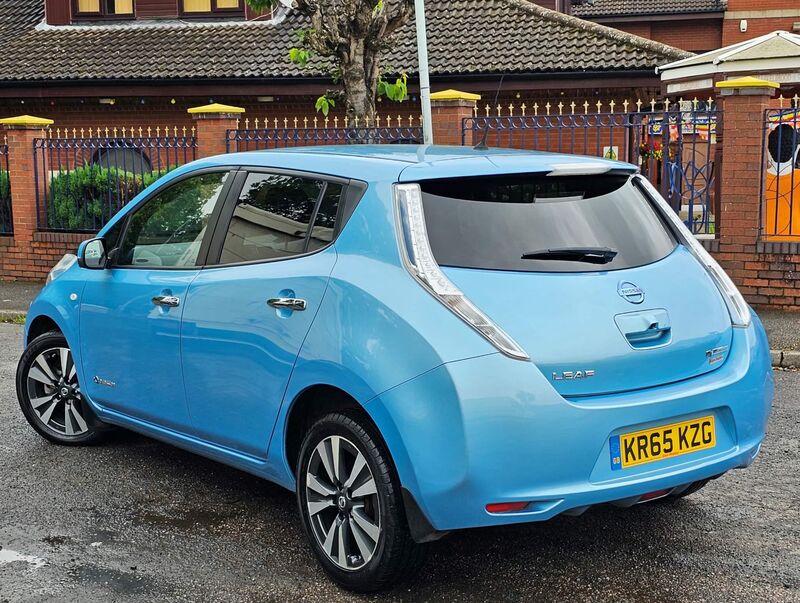 NISSAN LEAF