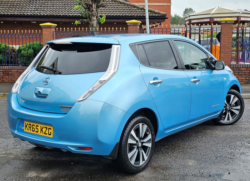 NISSAN LEAF